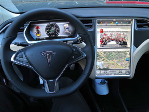 800px-Tesla_Model_S_digital_panels