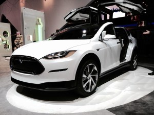 Tesla_Model_X_front_view_(16042113157)